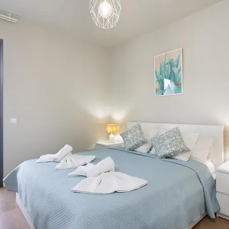 Home2book Cozy & Modern Apt, Pool & Terrace Daire