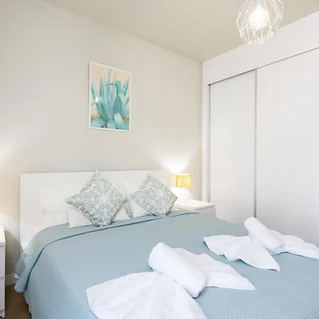 Home2book Cozy & Modern Apt, Pool & Terrace Daire