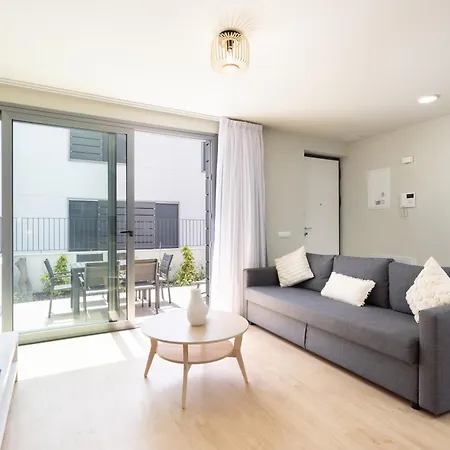 Home2book Cozy & Modern Apt, Pool & Terrace Daire