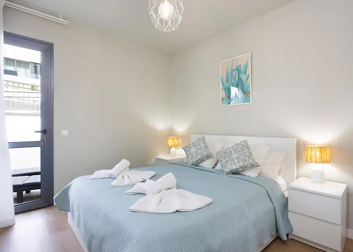 Home2book Cozy & Modern Apt, Pool & Terrace דירה